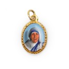 MD103004P10 - Medalha de Alumínio Oval Dourada c/ 10un. Madre Tereza de Calcutá - 2X1,3cm