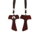 CC1483000 - Cordão c/ Tau de Madeira Resinado (M) - 42,5cm
